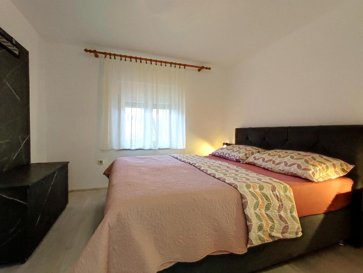 Apartments Jolic Vir Bagian luar foto