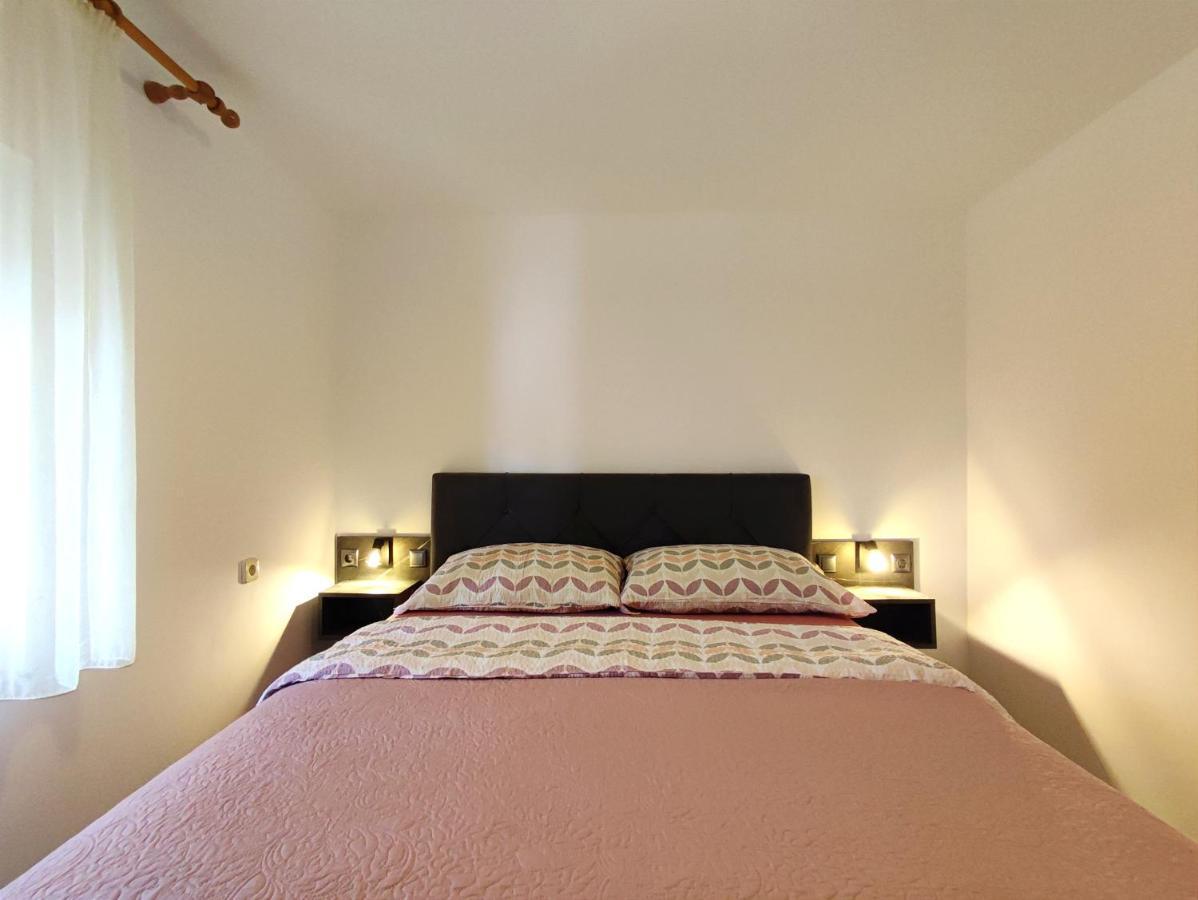 Apartments Jolic Vir Bagian luar foto