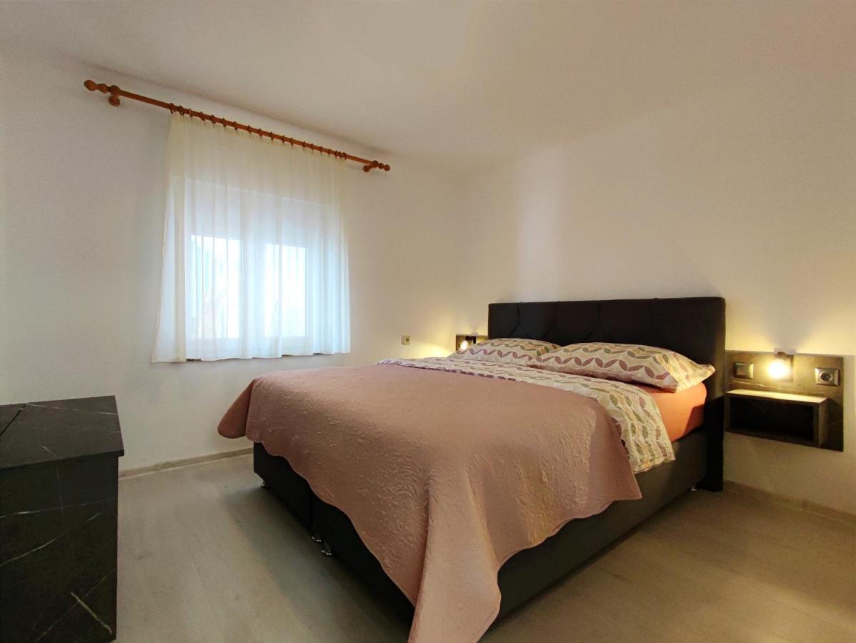 Apartments Jolic Vir Bagian luar foto