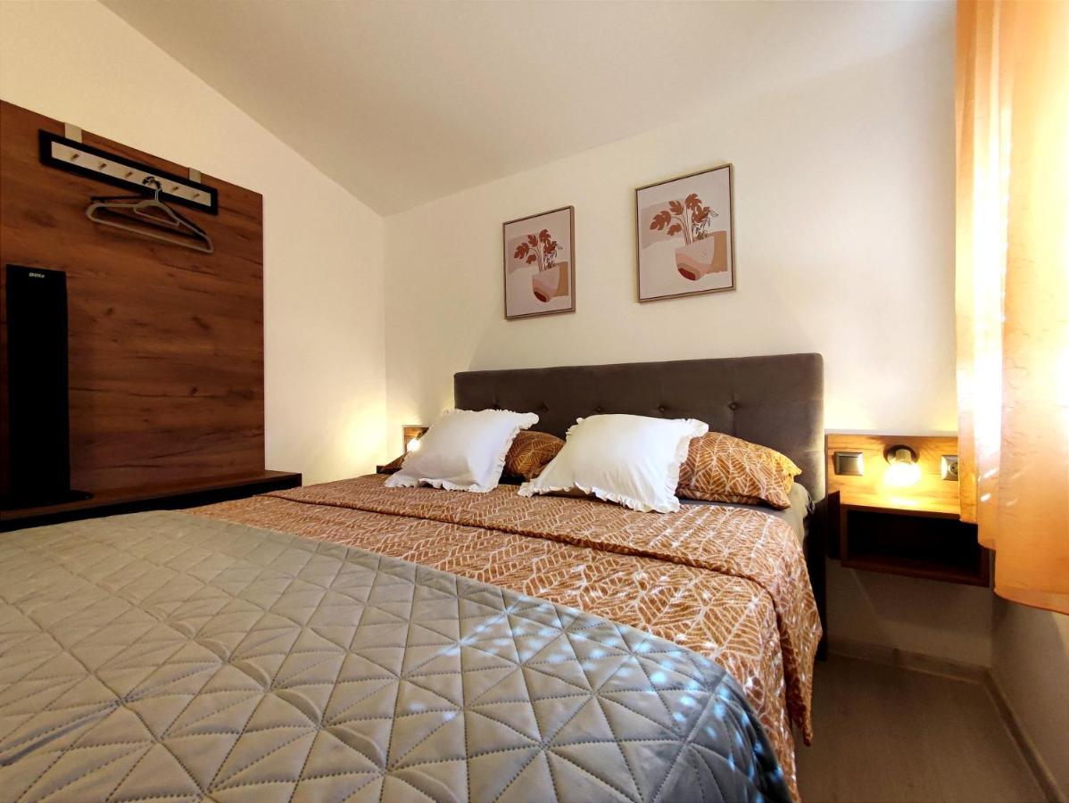 Apartments Jolic Vir Bagian luar foto